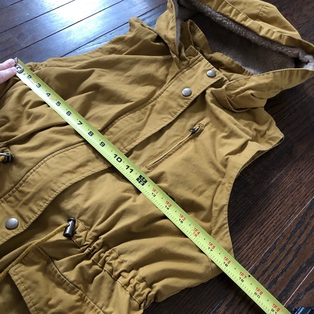 Love Tree Women’s M Mustard Yellow Khaki Sleeveless Hooded Sherpa Lined Vest - Picture 6 of 13